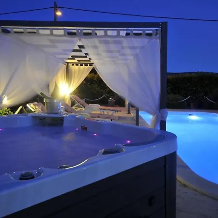 Βίλα Luxury With A Swimming Pool Plano, - 18490