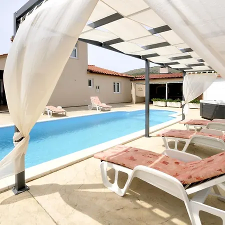 Luxury With A Swimming Pool Plano, - 18490 Βίλα *