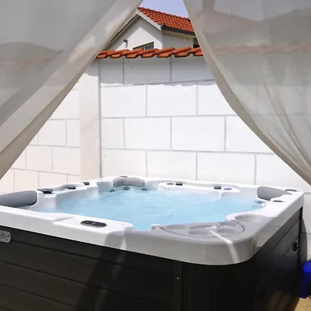 Βίλα Luxury With A Swimming Pool Plano, - 18490