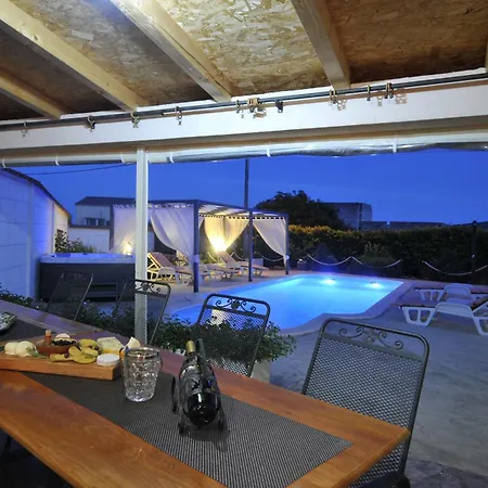 Βίλα Luxury With A Swimming Pool Plano, - 18490